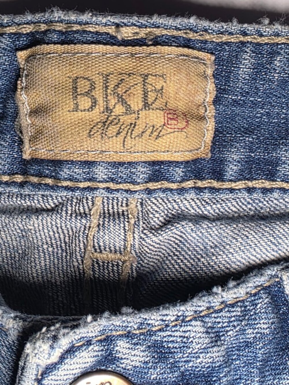 BKE Denim Womens Light Blue Distressed 5 Pocket Shorts Size 27 - Picture 3 of 12